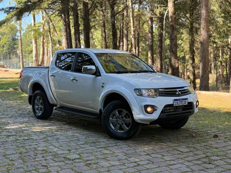 MITSUBISHI - L200 - 2015/2015 - Branca - R$ 129.900,00