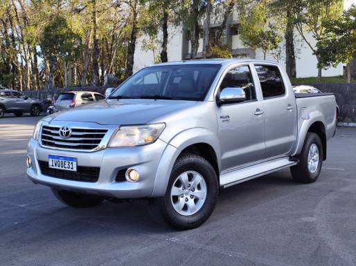 TOYOTA - HILUX - 2015/2015 - Prata - R$ 116.900,00
