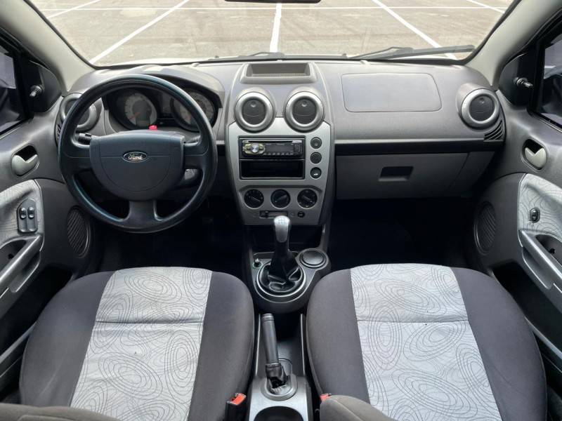 FORD - FIESTA - 2008/2009 - Prata - R$ 29.900,00