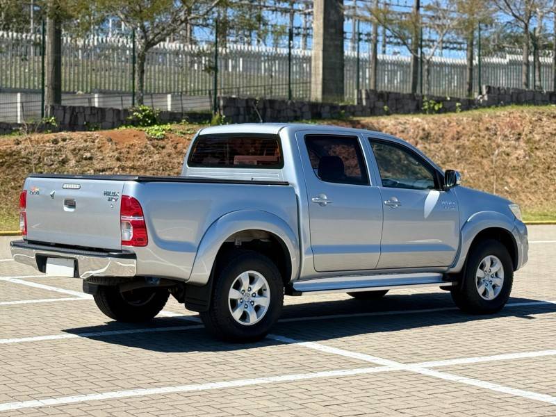 TOYOTA - HILUX - 2015/2015 - Prata - R$ 115.900,00