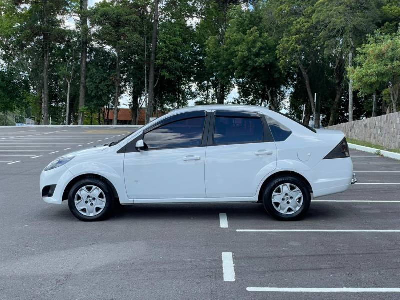 FORD - FIESTA - 2014/2014 - Branca - R$ 34.900,00