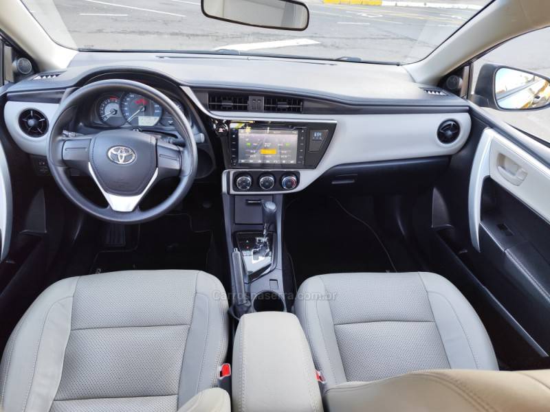 TOYOTA - COROLLA - 2018/2018 - Marrom - R$ 92.900,00