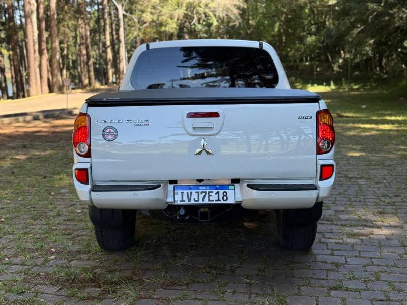 MITSUBISHI - L200 - 2015/2015 - Branca - R$ 129.900,00