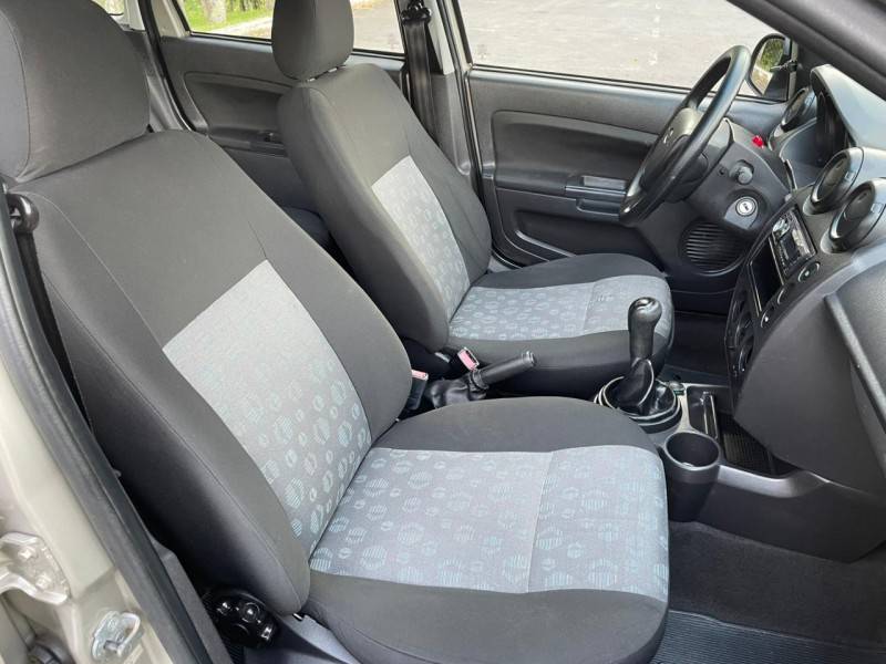 FORD - FIESTA - 2014/2014 - Dourada - R$ 32.900,00