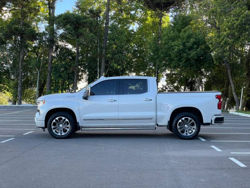 CHEVROLET - SILVERADO - 2024/2024 - Branca - R$ 425.900,00