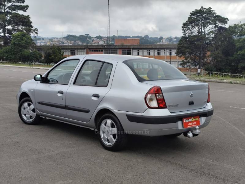 RENAULT - CLIO - 2006/2006 - Prata - R$ 19.900,00