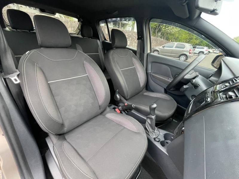 RENAULT - SANDERO - 2022/2022 - Dourada - R$ 67.900,00