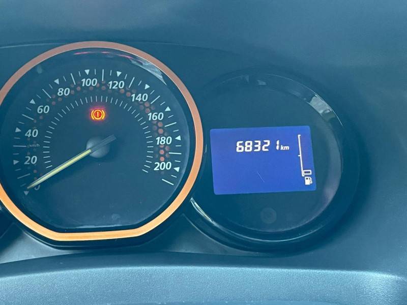 RENAULT - SANDERO - 2015/2015 - Branca - R$ 49.900,00