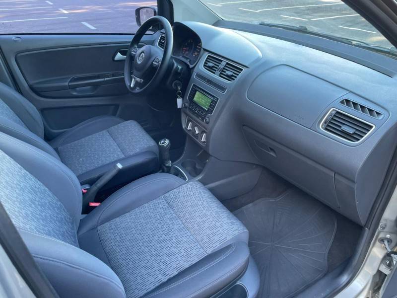 VOLKSWAGEN - FOX - 2014/2014 - Prata - R$ 44.900,00