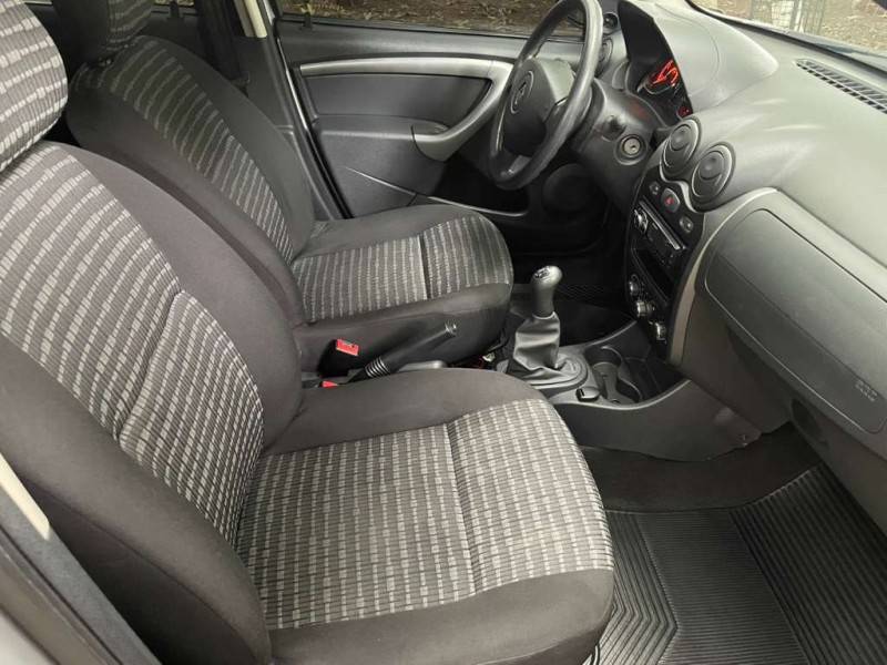 RENAULT - SANDERO - 2014/2014 - Prata - R$ 33.990,00