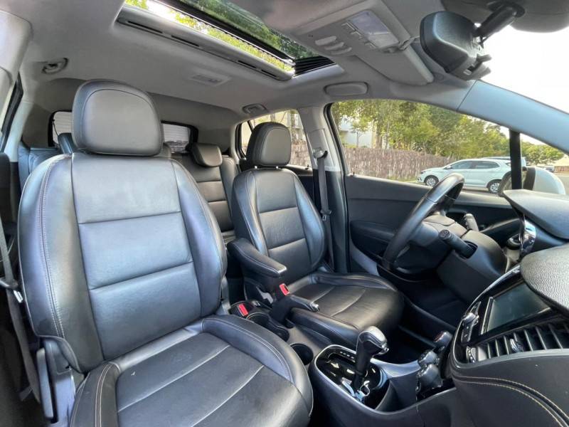 CHEVROLET - TRACKER - 2017/2017 - Prata - R$ 79.900,00