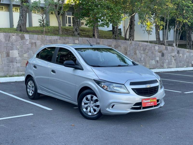 CHEVROLET - ONIX - 2019/2019 - Prata - R$ 52.900,00