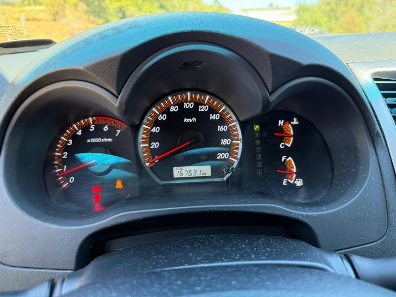 TOYOTA - HILUX - 2015/2015 - Prata - R$ 115.900,00