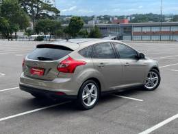 FORD - FOCUS - 2015/2015 - Dourada - R$ 49.900,00