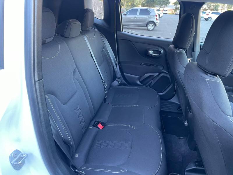 JEEP - RENEGADE - 2023/2023 - Branca - R$ 103.900,00