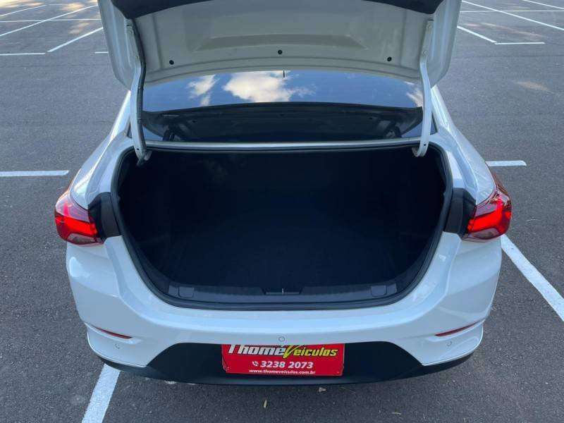 CHEVROLET - ONIX - 2024/2024 - Branca - R$ 97.900,00