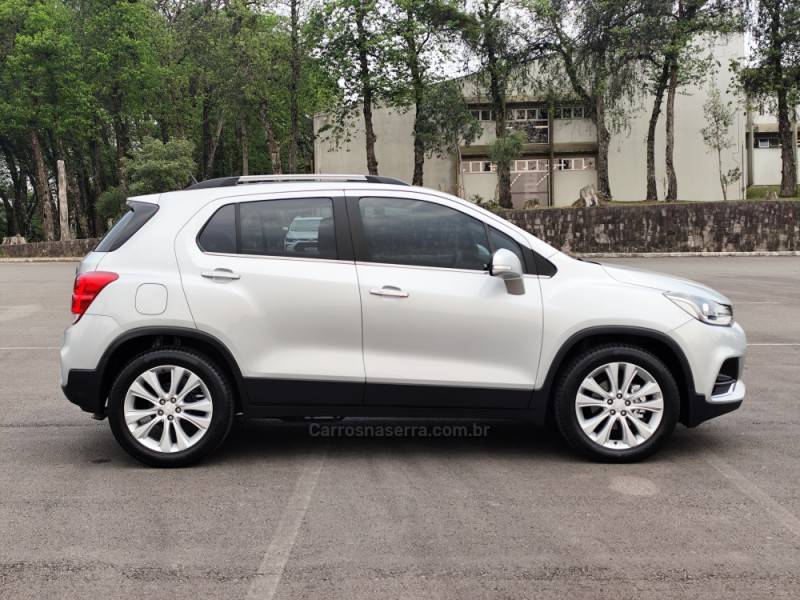 CHEVROLET - TRACKER - 2018/2018 - Prata - R$ 93.900,00