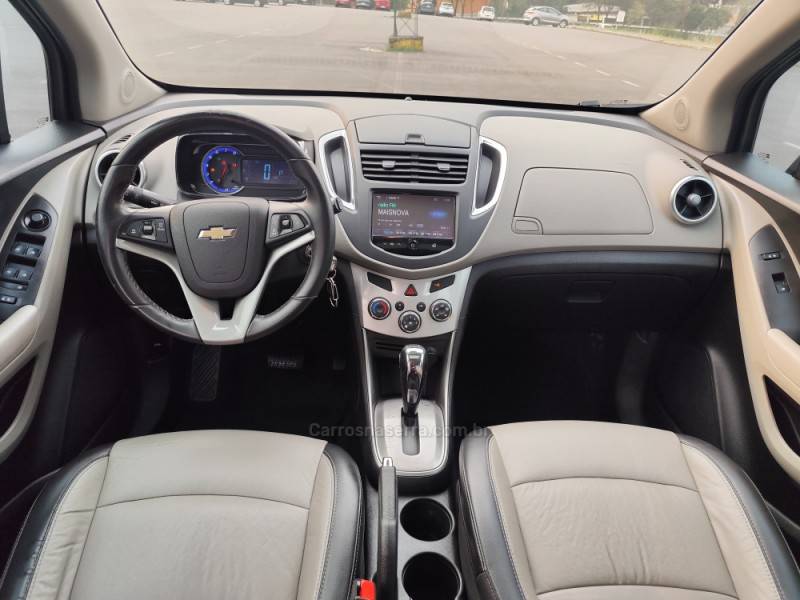 CHEVROLET - TRACKER - 2015/2015 - Preta - R$ 71.900,00