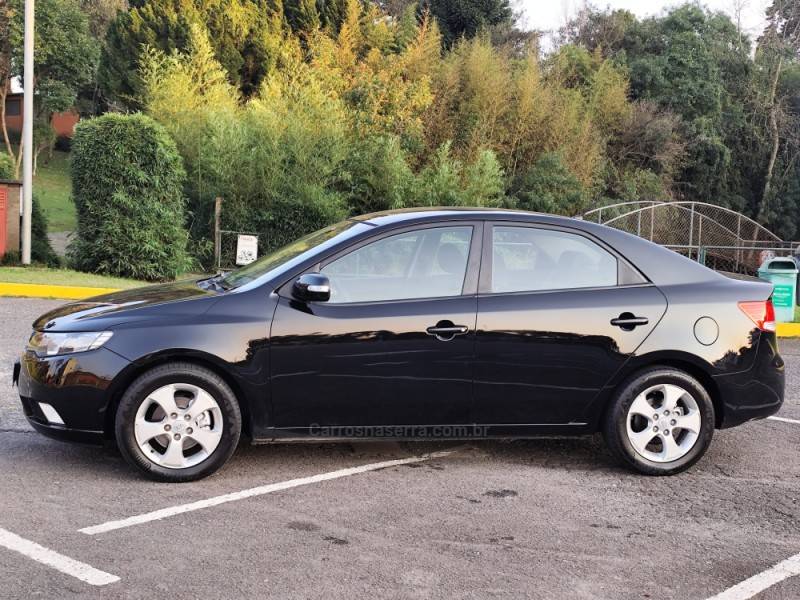 KIA MOTORS - CERATO - 2010/2010 - Preta - R$ 39.900,00