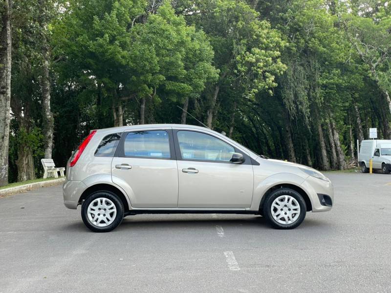 FORD - FIESTA - 2014/2014 - Dourada - R$ 31.900,00