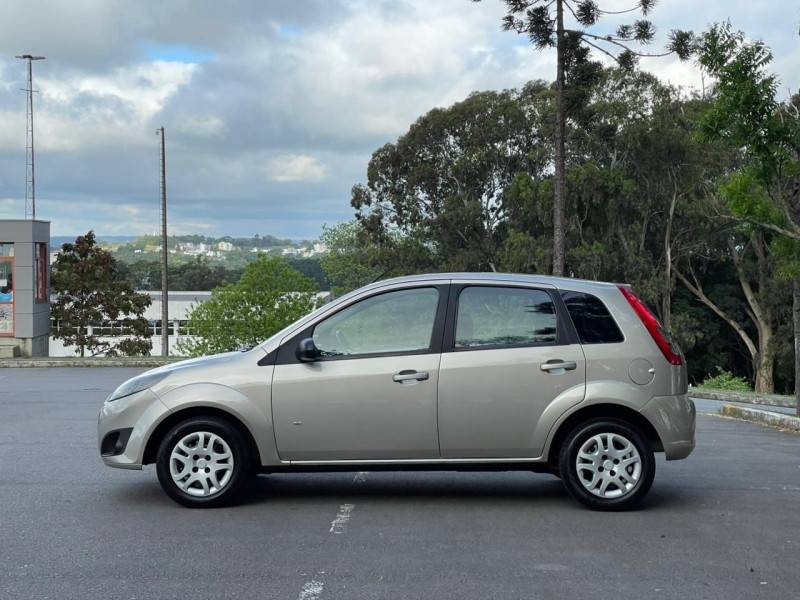 FORD - FIESTA - 2014/2014 - Dourada - R$ 32.900,00