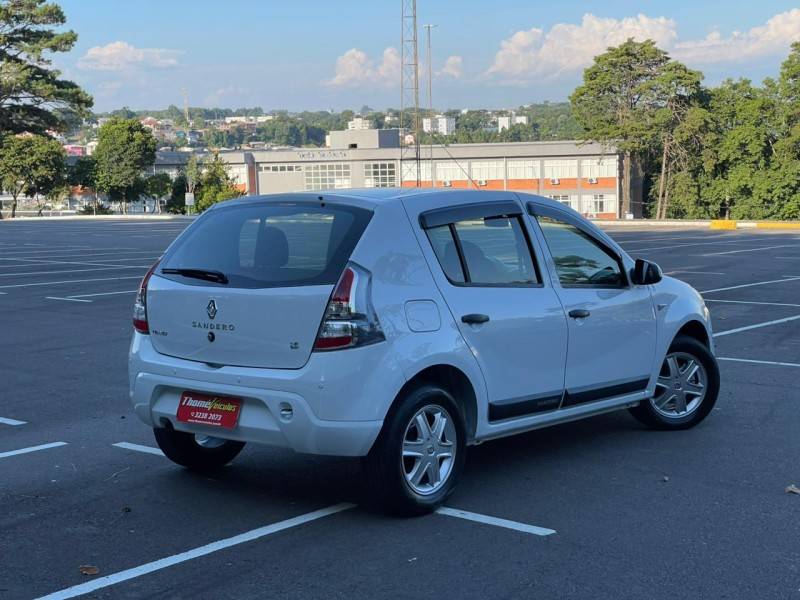 RENAULT - SANDERO - 2014/2014 - Branca - R$ 35.900,00
