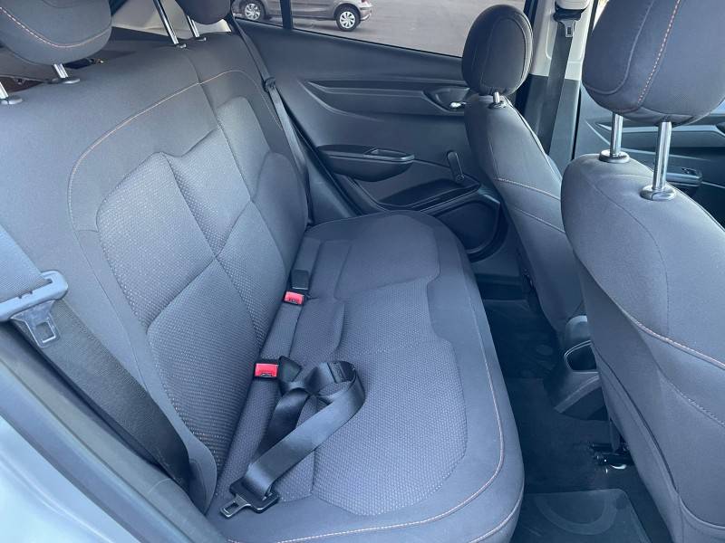 CHEVROLET - ONIX - 2015/2015 - Prata - R$ 49.900,00
