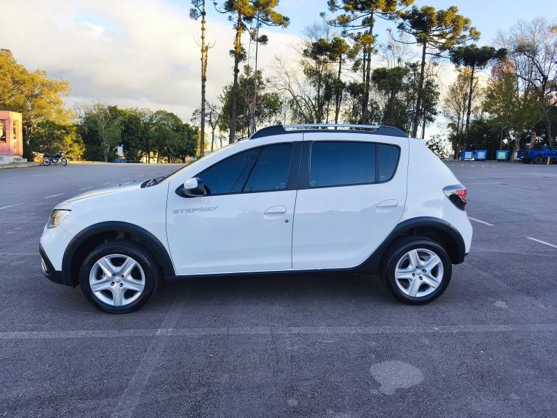RENAULT - SANDERO - 2021/2021 - Branca - R$ 68.900,00