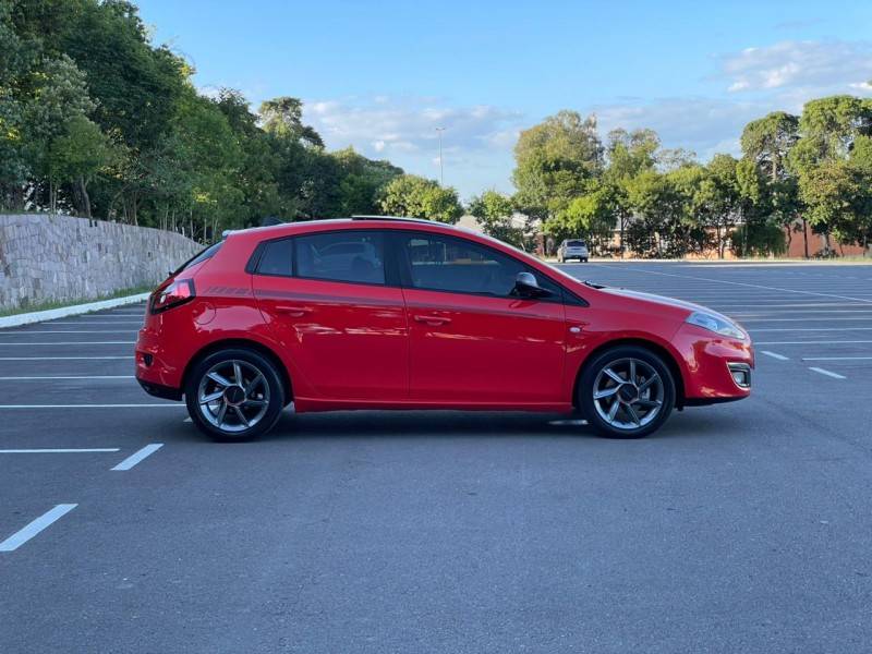 FIAT - BRAVO - 2016/2016 - Vermelha - R$ 58.900,00