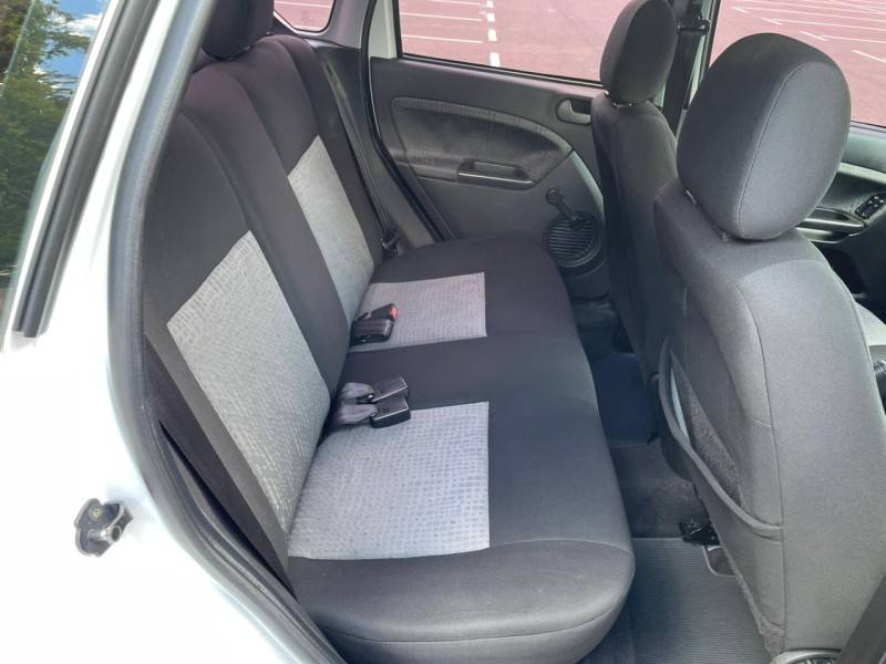 FORD - FIESTA - 2014/2014 - Branca - R$ 36.900,00