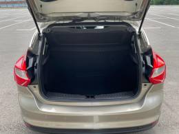 FORD - FOCUS - 2015/2015 - Dourada - R$ 49.900,00