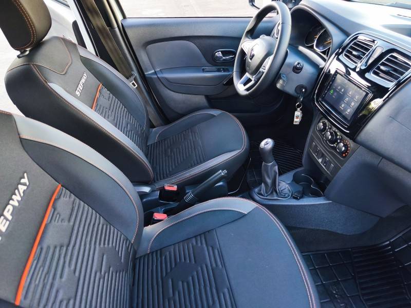 RENAULT - SANDERO - 2022/2022 - Branca - R$ 68.900,00