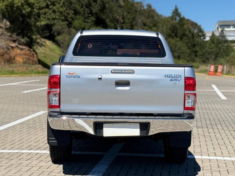 TOYOTA - HILUX - 2015/2015 - Prata - R$ 115.900,00