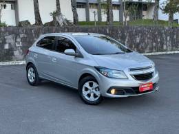 CHEVROLET - ONIX - 2015/2015 - Prata - R$ 49.900,00
