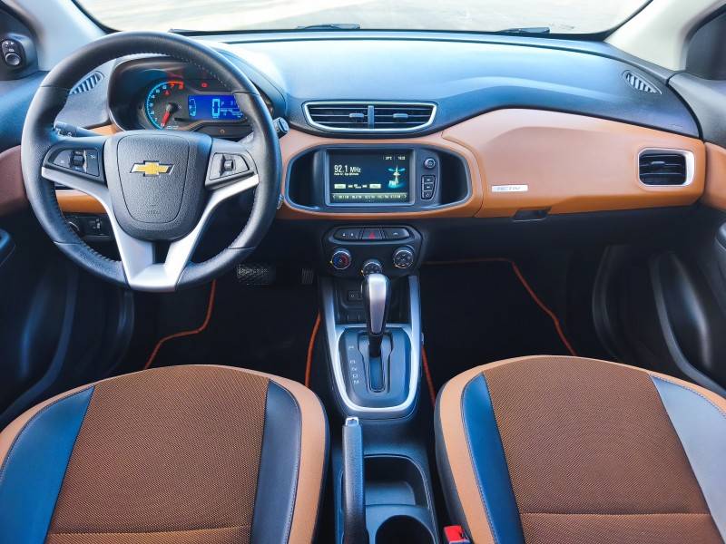 CHEVROLET - ONIX - 2017/2017 - Prata - R$ 66.900,00