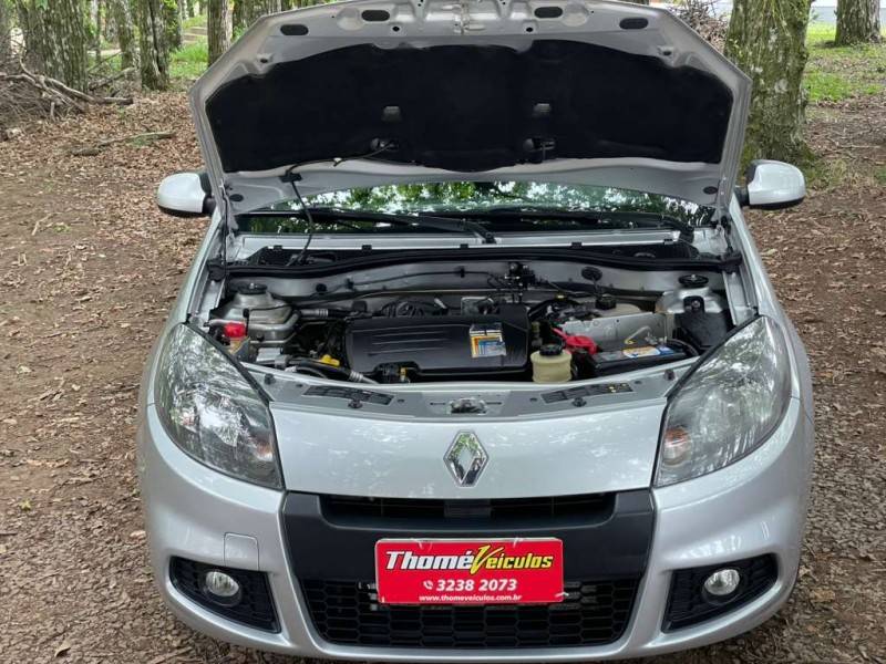 RENAULT - SANDERO - 2014/2014 - Prata - R$ 33.990,00