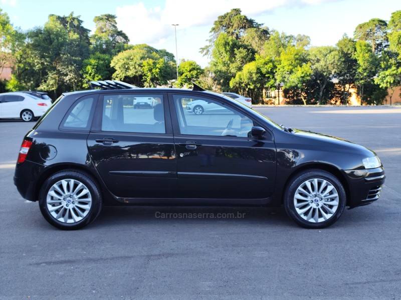 FIAT - STILO - 2005/2006 - Preta - R$ 34.900,00