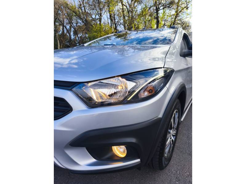 CHEVROLET - ONIX - 2017/2017 - Prata - R$ 64.900,00
