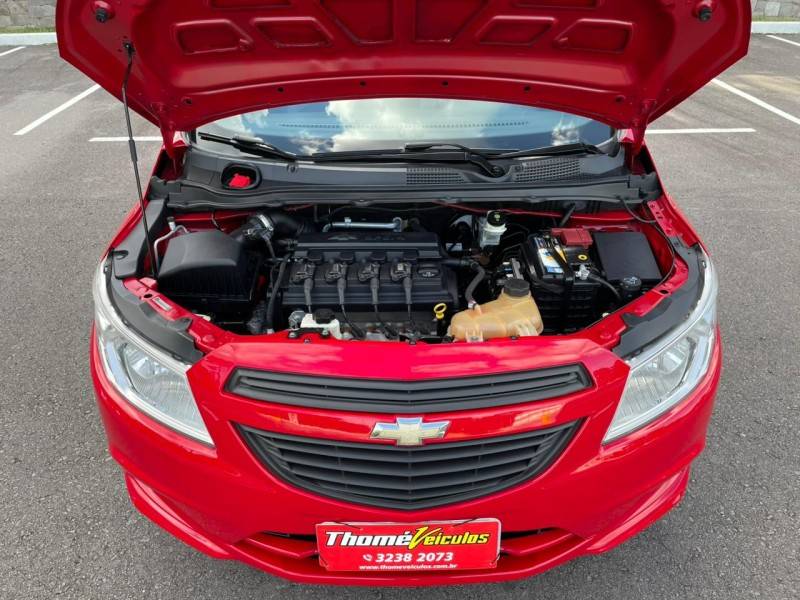 CHEVROLET - ONIX - 2015/2015 - Vermelha - R$ 45.900,00