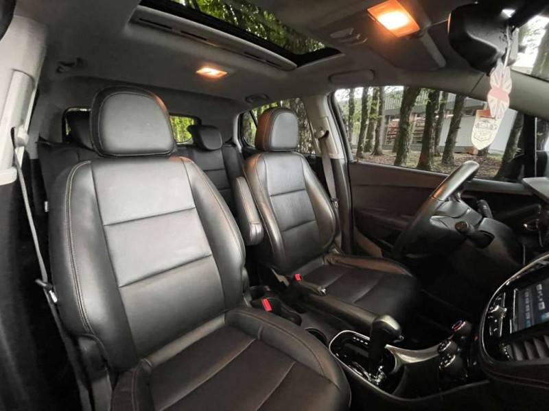 CHEVROLET - TRACKER - 2018/2018 - Prata - R$ 94.900,00
