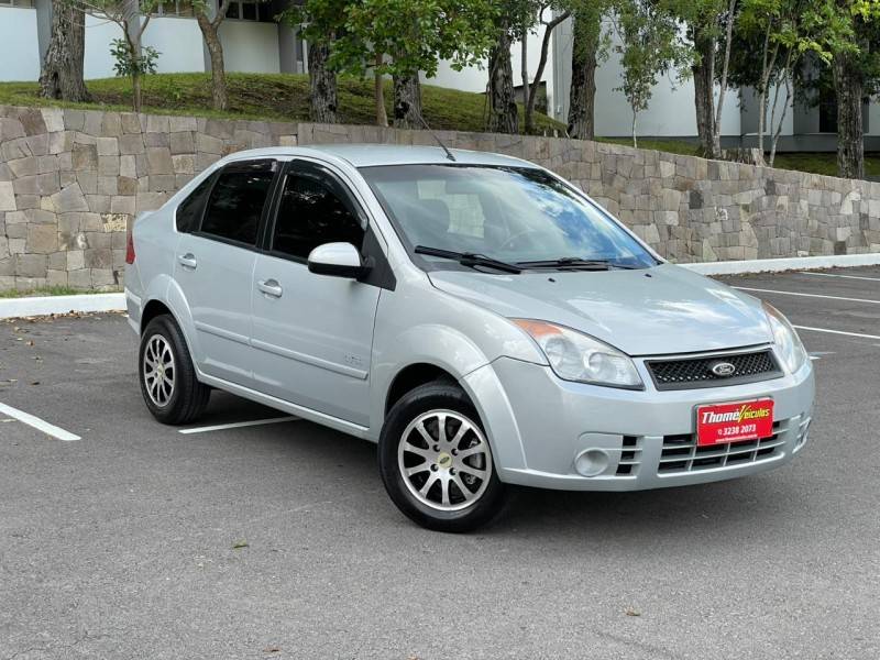 FORD - FIESTA - 2008/2009 - Prata - R$ 29.900,00