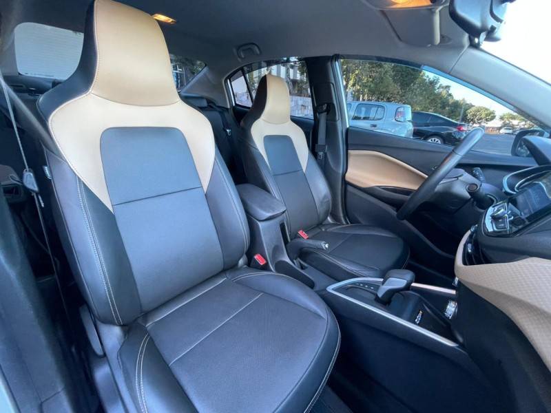 CHEVROLET - ONIX - 2024/2024 - Branca - R$ 97.900,00